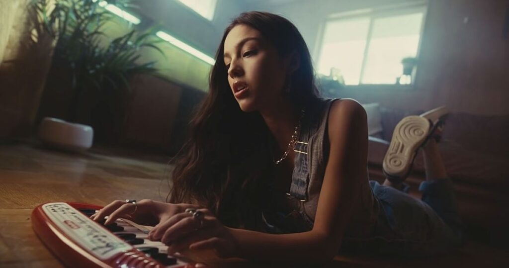 Olivia Rodrigo's "Drivers License" Debuted at No. 1