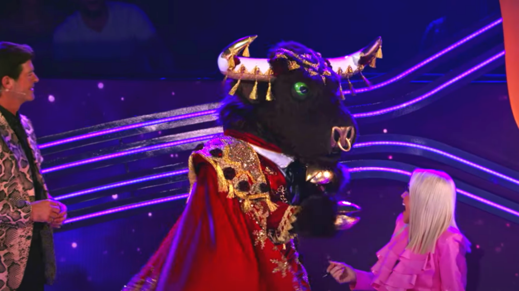 Bull Performs "Drops of Jupiter" by Train - Masked Singer